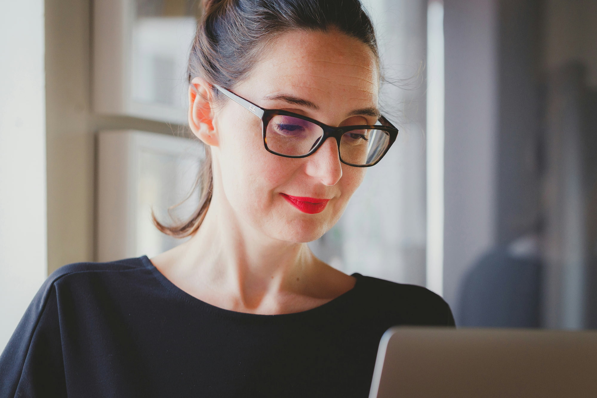 holiday pay, payments to company owners and cross-border considerations, helping e-resident entrepreneurs
